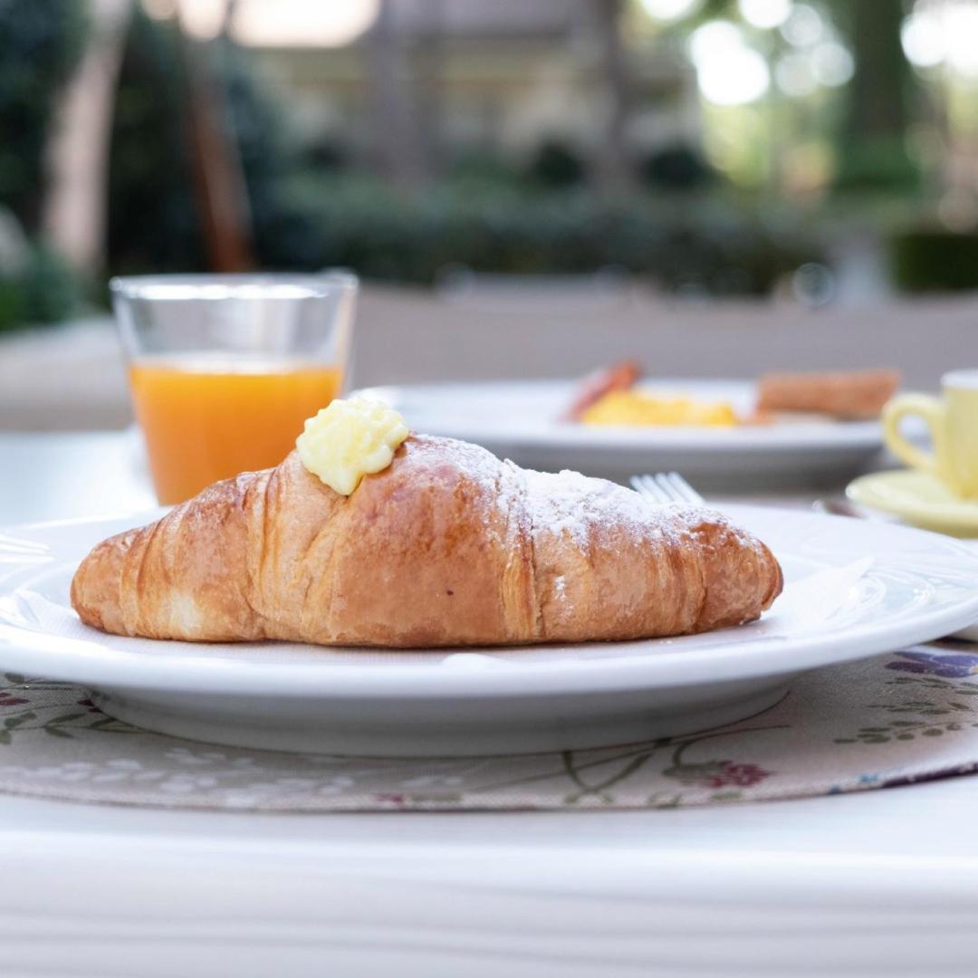 Hotel Orsa Maggiore มิลาโน แมริตทิมา ภายนอก รูปภาพ