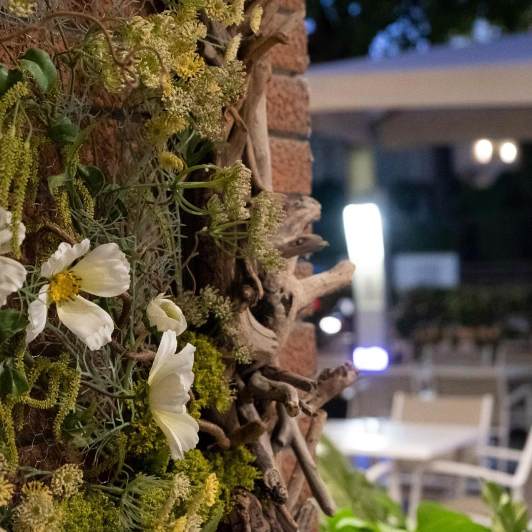 Hotel Orsa Maggiore มิลาโน แมริตทิมา ภายนอก รูปภาพ